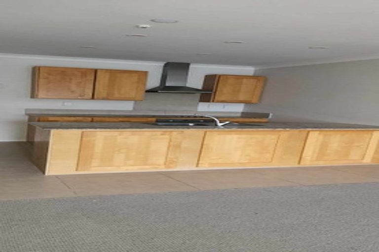 Photo of property in 2/132 Stancombe Road, Flat Bush, Auckland, 2016