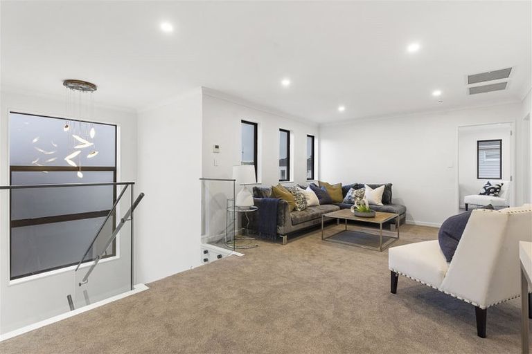 Photo of property in 7 Kina Place, Long Bay, Auckland, 0630