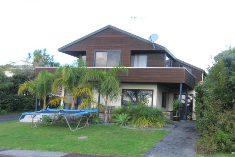 Photo of property in 7b Elgin Place, Red Beach, 0932