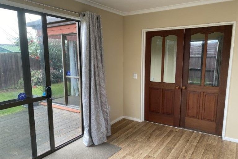 Photo of property in 2/32 Briarmont Street, Avondale, Christchurch, 8061