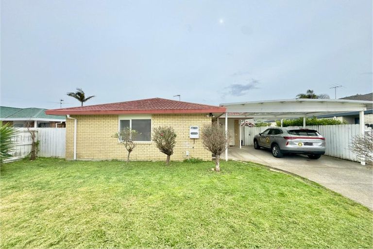 Photo of property in 84 Manuroa Road, Takanini, 2112