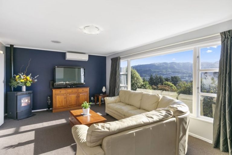 Photo of property in 76 Raroa Terrace, Tawa, Wellington, 5028