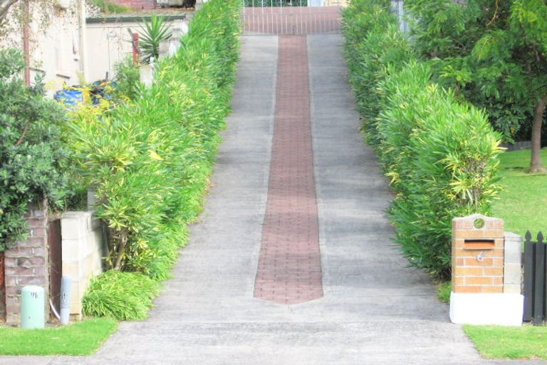 Photo of property in 6 Prince Regent Drive, Half Moon Bay, Auckland, 2012