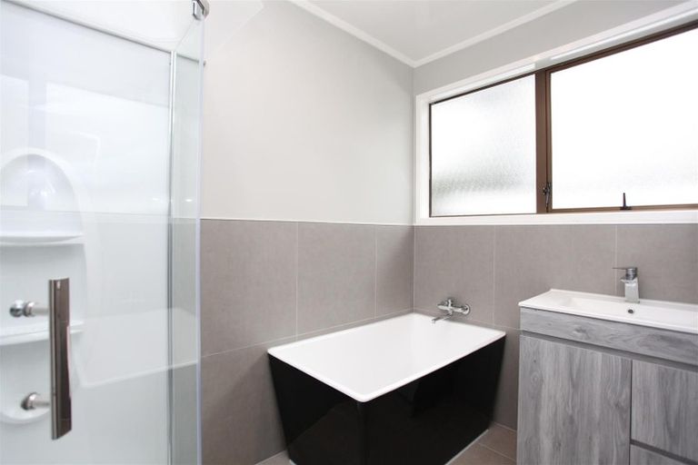 Photo of property in 11 Montego Place, Weymouth, Auckland, 2103