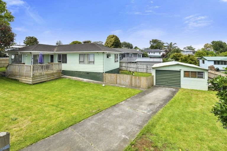 Photo of property in 1 Hobart Crescent, Wattle Downs, Auckland, 2103