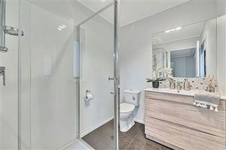 Photo of property in 11 Raphael Place, West Harbour, Auckland, 0618