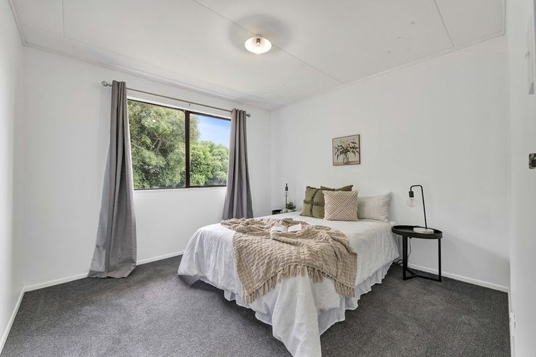 Photo of property in 33 Riversdale Drive, Merrilands, New Plymouth, 4312