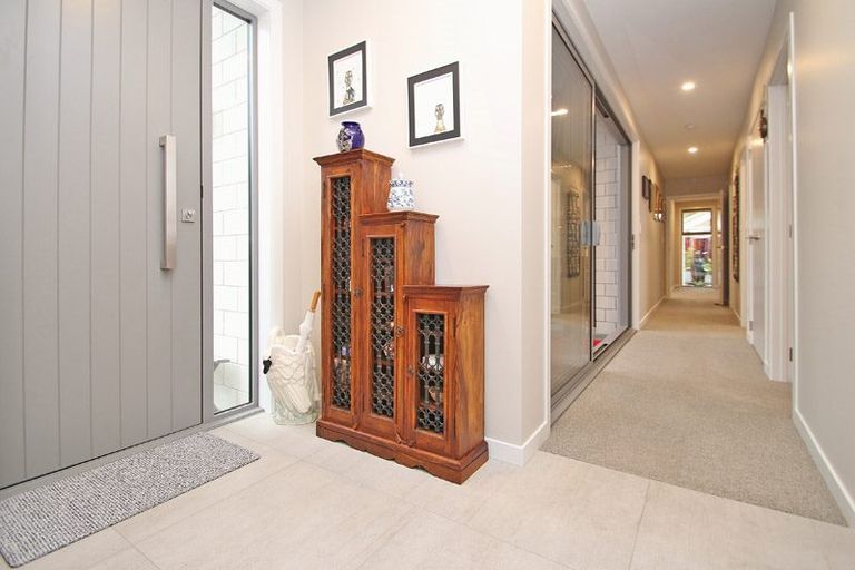 Photo of property in 28 Saint Pauls Drive, Brookfield, Tauranga, 3110