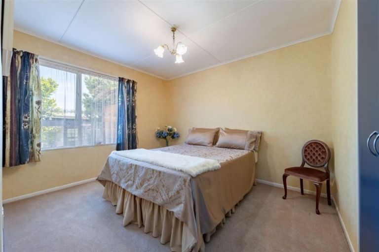 Photo of property in 9 Lowry Crescent, Stokes Valley, Lower Hutt, 5019