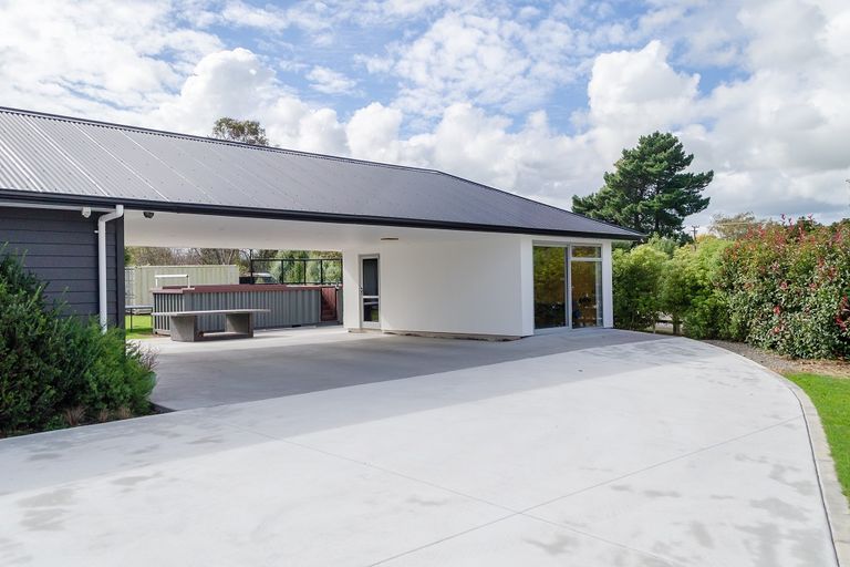 Photo of property in 2 The Glade, Carterton, 5713