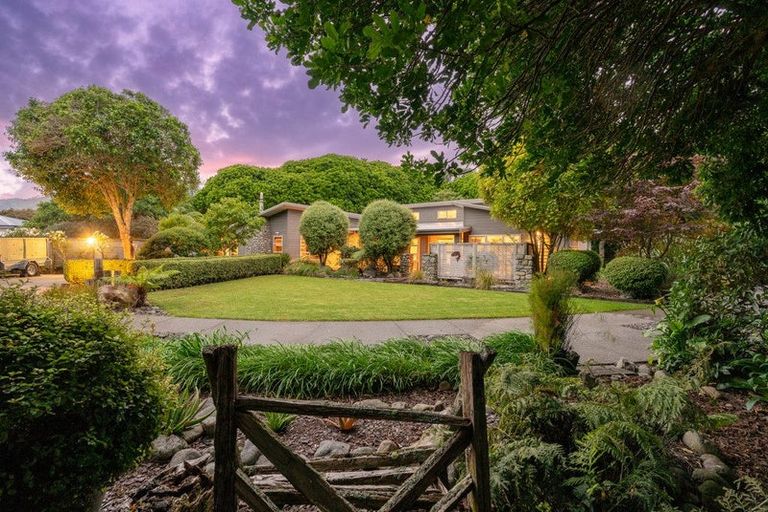 Photo of property in 54 Kohekohe Road, Waikanae, 5036