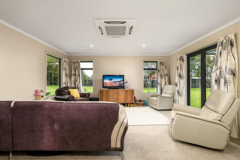 Photo of property in 55 Timaru Road, Waimate, 7924