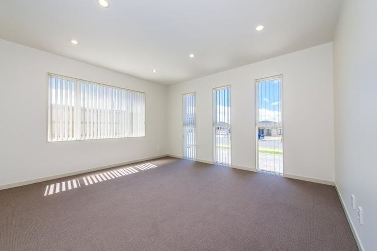 Photo of property in 102 Babich Road North, Ranui, Auckland, 0612