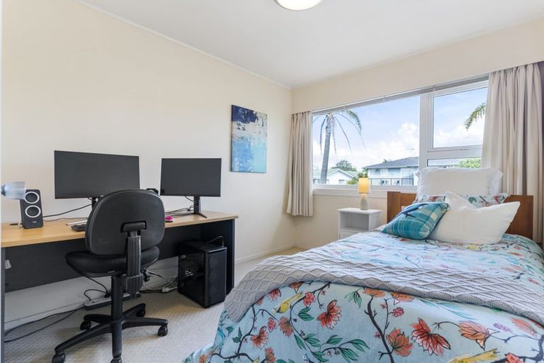 Photo of property in 5 Ravenwood Drive, Forrest Hill, Auckland, 0620