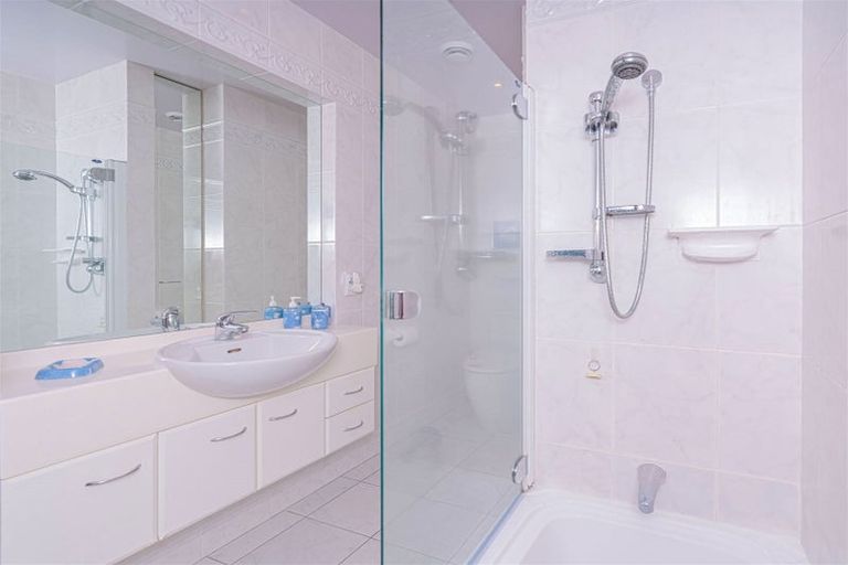 Photo of property in Ocean Apartments, 44-46 Marine Parade, Paraparaumu Beach, Paraparaumu, 5032