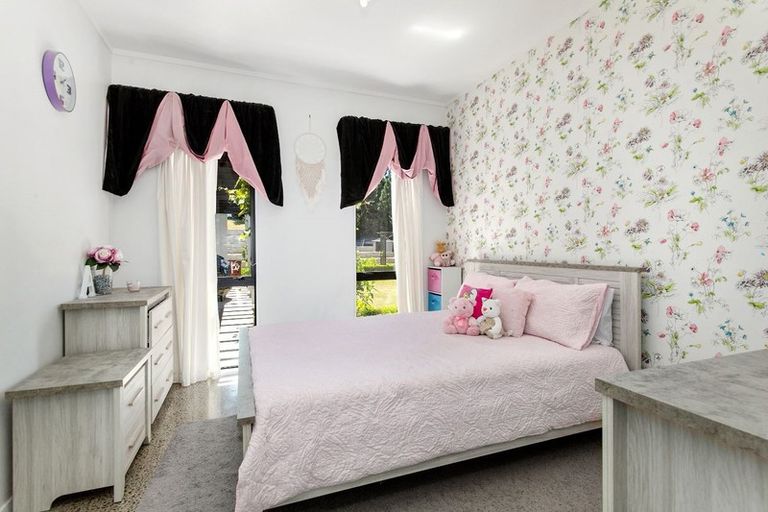 Photo of property in 40 Bing Lucas Drive, Tawa, Wellington, 5028