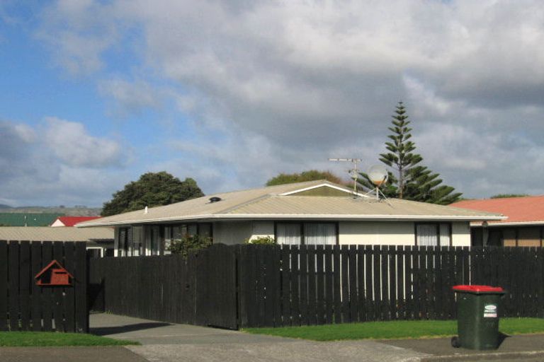 Photo of property in 2/3 Tireti Road, Titahi Bay, Porirua, 5022