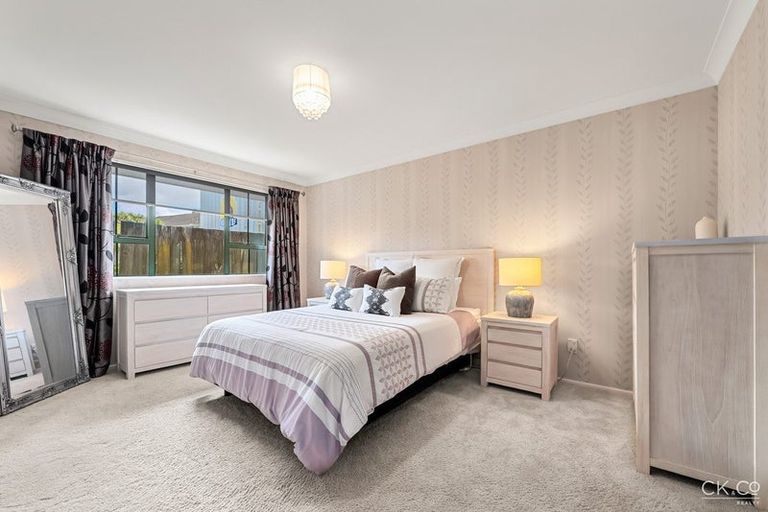 Photo of property in 2/118 Whites Line East, Waiwhetu, Lower Hutt, 5010