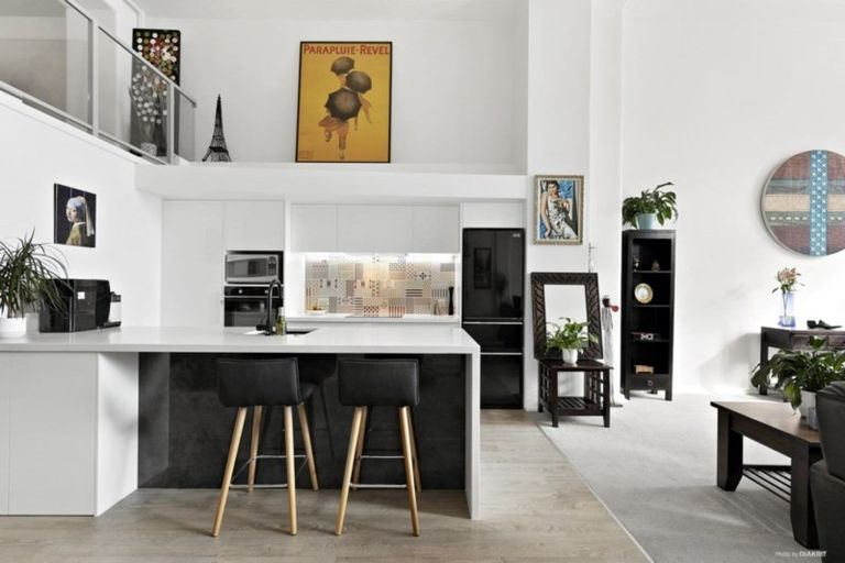 Photo of property in Stadium Garden Flats, 106/107 Thorndon Quay, Pipitea, Wellington, 6011