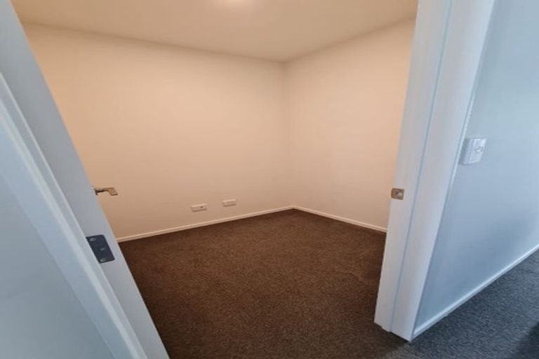 Photo of property in 2/6 South Pacific Place, Henderson, Auckland, 0612
