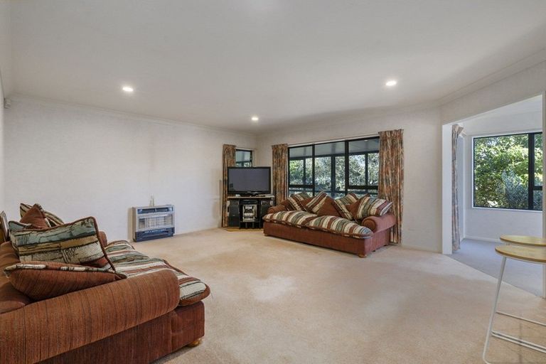 Photo of property in 34 Greenwood Place, Fitzherbert, Palmerston North, 4410