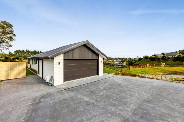Photo of property in 8 Ponga Place, Highlands Park, New Plymouth, 4312