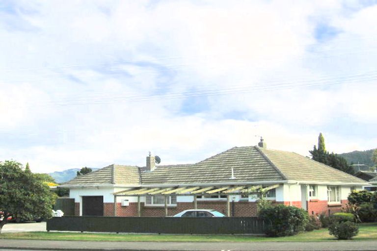 Photo of property in 1017 Fergusson Drive, Clouston Park, Upper Hutt, 5018