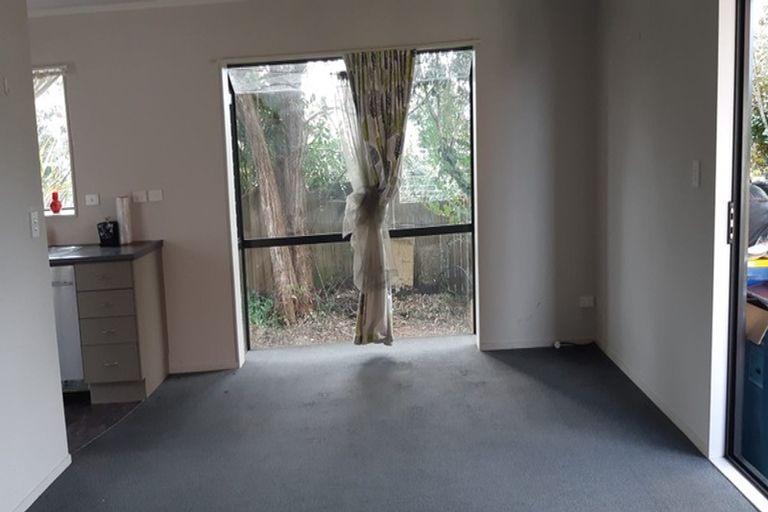 Photo of property in 28 Miriam Corban Heights, Henderson, Auckland, 0612