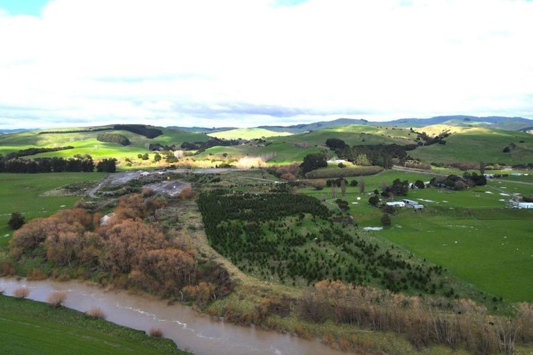 Photo of property in 351 Weber Road, Dannevirke, 4971