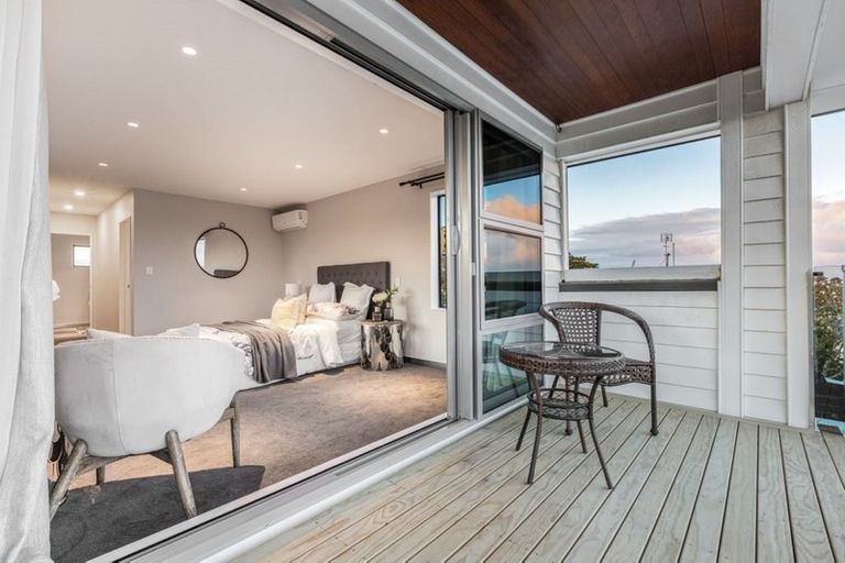 Photo of property in 6a Hanlon Crescent, Narrow Neck, Auckland, 0624