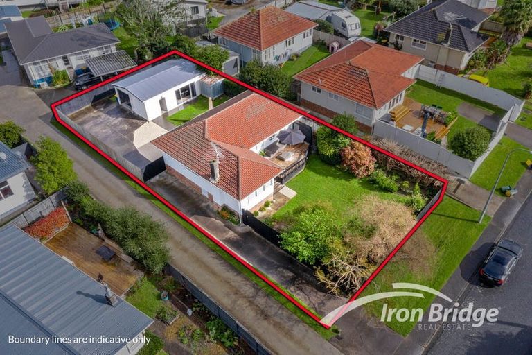 Photo of property in 57 Fairclough Road, Beach Haven, Auckland, 0626