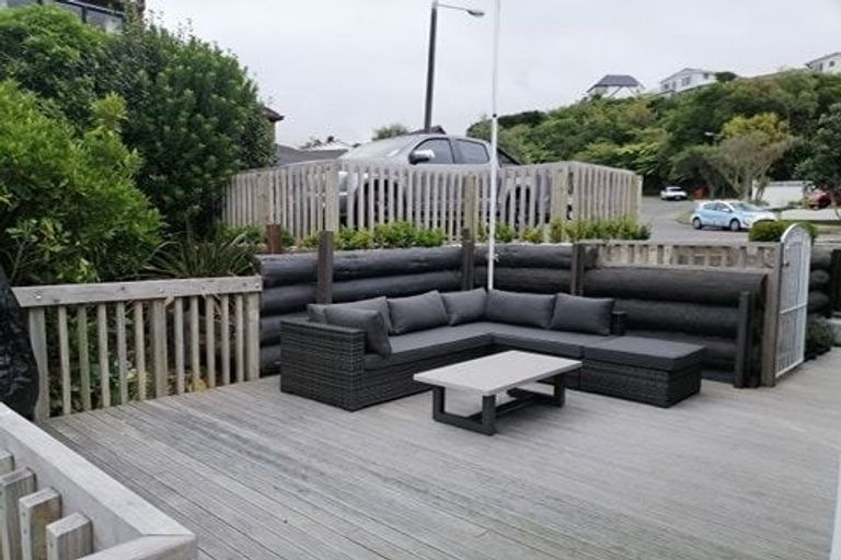 Photo of property in 5 Jacaranda Grove, Maungaraki, Lower Hutt, 5010