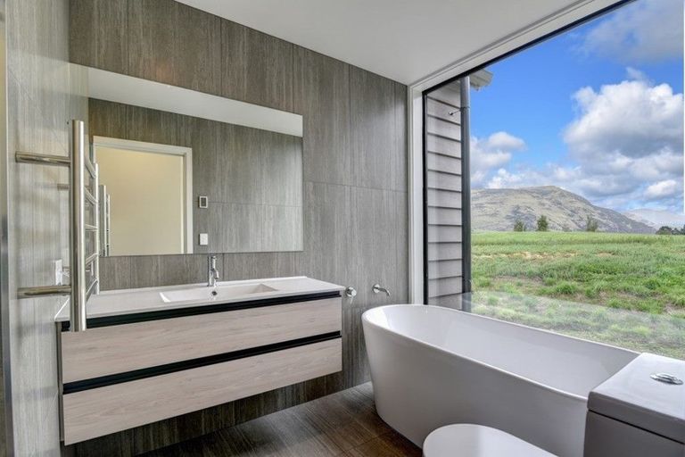 Photo of property in 7 Kotuku Lane, Jacks Point, Queenstown, 9371