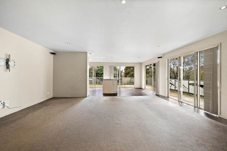 Photo of property in 3 Scott Road, Stanmore Bay, Whangaparaoa, 0932