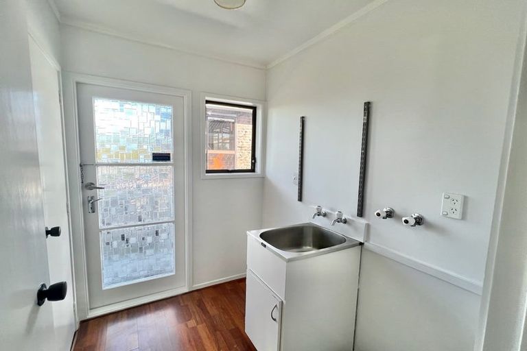 Photo of property in 2/260 Sunset Road, Windsor Park, Auckland, 0632