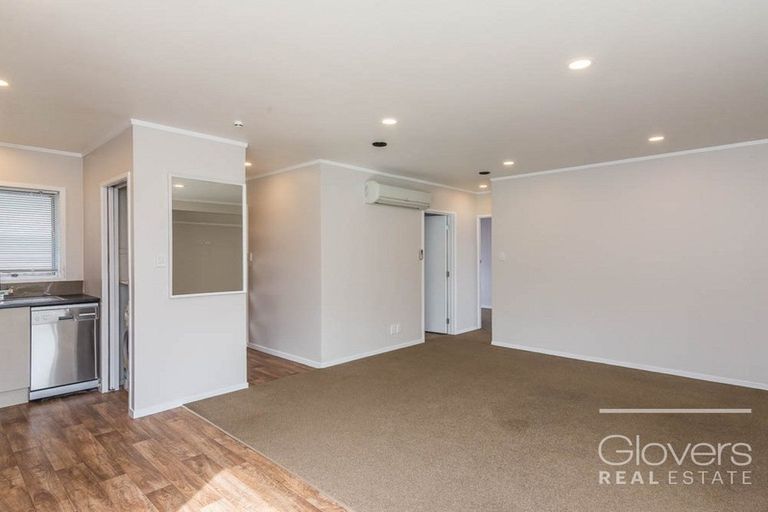 Photo of property in 1/108 West Coast Road, Glen Eden, Auckland, 0602