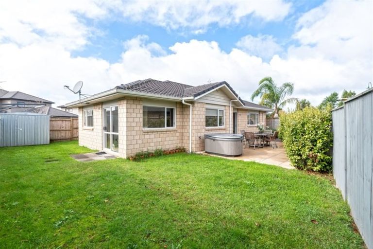 Photo of property in 8 Riverglade Parkway, Te Atatu South, Auckland, 0610