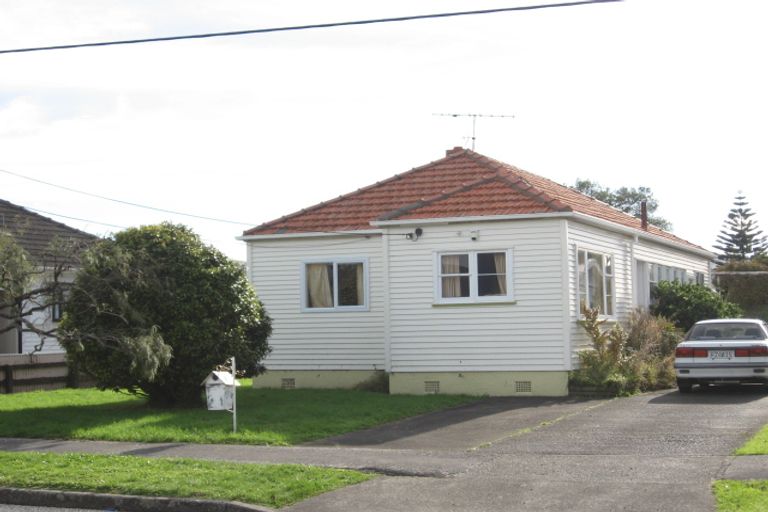 Photo of property in 5 Hall Crescent, Epuni, Lower Hutt, 5011