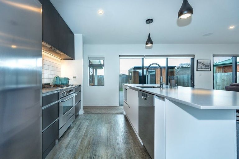 Photo of property in 14 Blue Gum Place, New Brighton, Christchurch, 8083