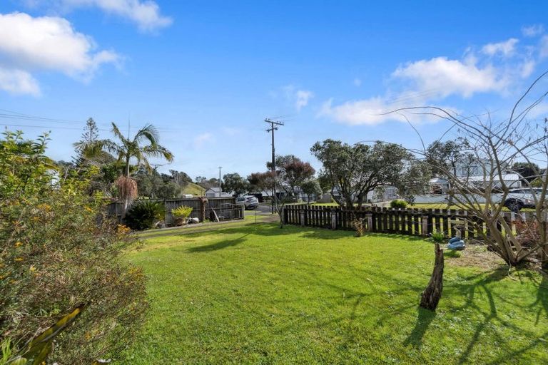Photo of property in 18 Bertram Road, Kawakawa Bay, 2585