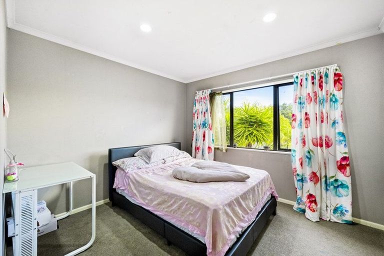 Photo of property in 1 Seresin Crescent, Flat Bush, Auckland, 2016