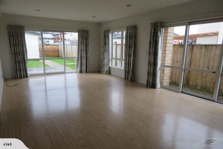 Photo of property in 70 Pencaitland Drive, Flat Bush, Auckland, 2019