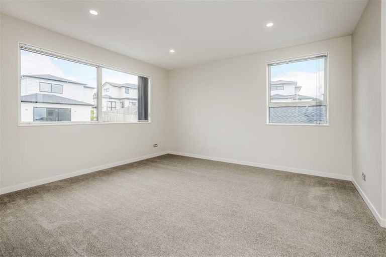 Photo of property in 14 Frazen Avenue, Papakura, 2110