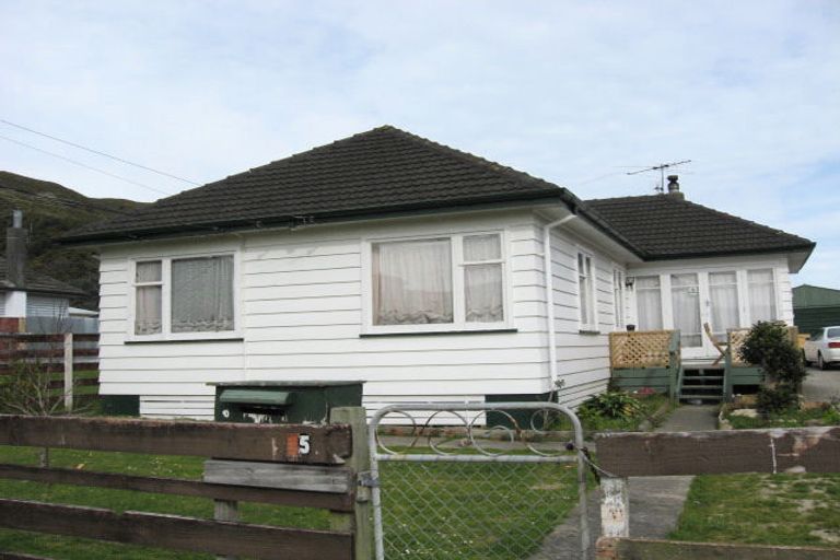 Photo of property in 45 Russell Road, Wainuiomata, Lower Hutt, 5014