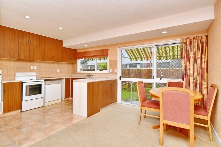 Photo of property in 2/1 Larkhill Place, Russley, Christchurch, 8042
