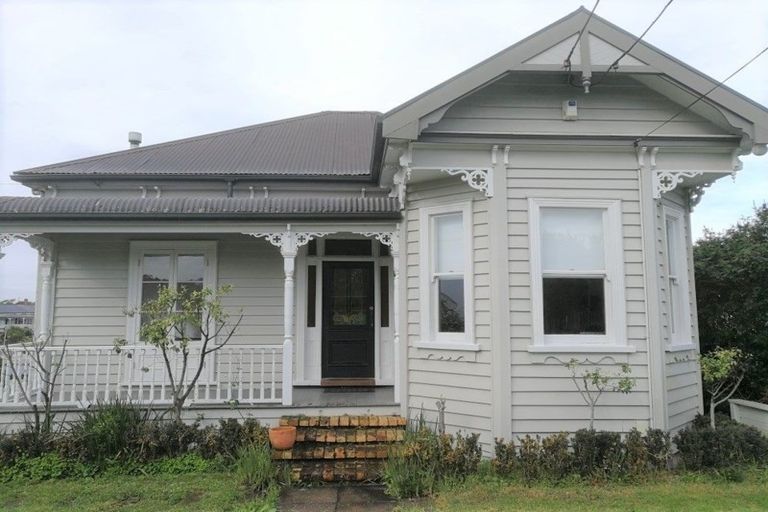 Photo of property in 18 Trinidad Road, Sunnynook, Auckland, 0620