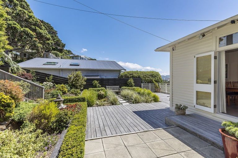 Photo of property in 139 Grafton Road, Roseneath, Wellington, 6011