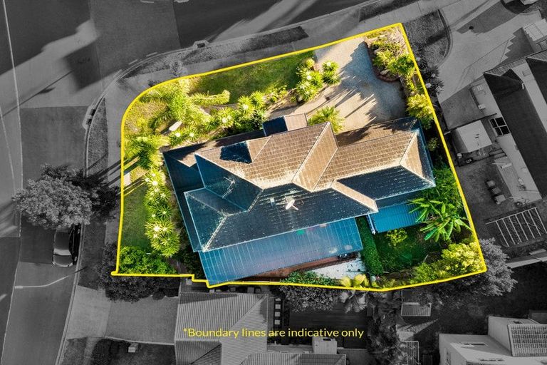 Photo of property in 1 Seresin Crescent, Flat Bush, Auckland, 2016