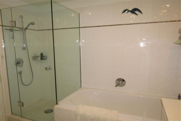 Photo of property in 1/130 Oriental Parade, Oriental Bay, Wellington, 6011