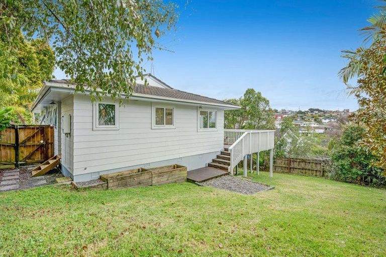 Photo of property in 14 Theban Place, Totara Vale, Auckland, 0629